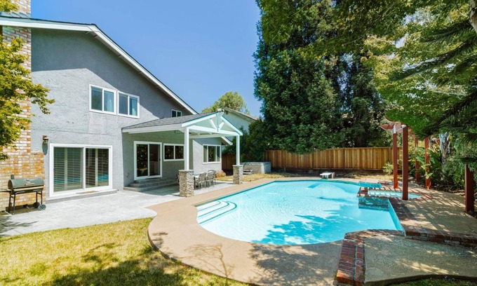 East San Jose Casa | @ Marbella Lane - Blissful 4BR Home w/ Pool in SJ