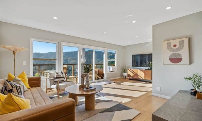 Park Pacifica Casa | @ Marbella Lane - Chic Abode w/Mountain Skyline