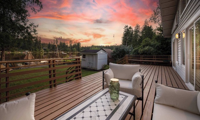 Maple Heights-Lake Desire Casa | @ Marbella Lane - Hidden Gem on Scenic Shady Lake