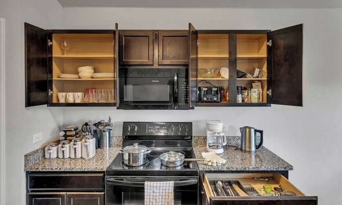 Austin Cabaña | @ Marbella Lane - Polished 3BR Home in Austin TX