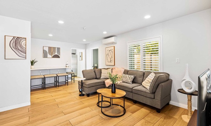 Ontario Casa | @Marbella lane - Serene Haven Retreat 3BR