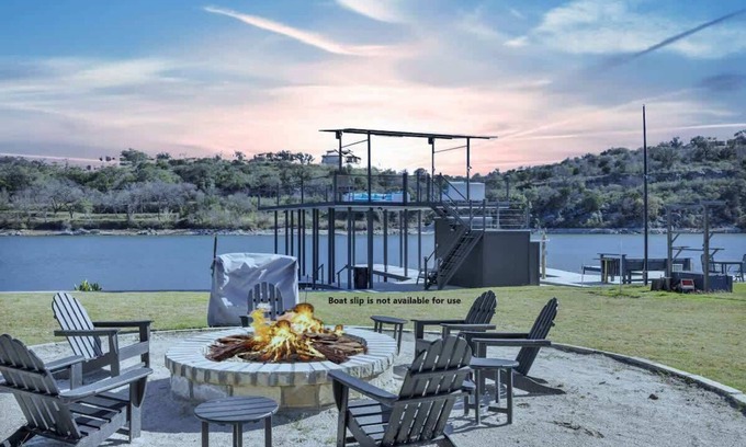 Marble Falls Casa | Lakefront Paradise with Firepit