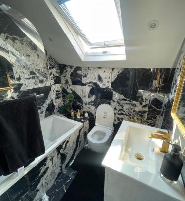 Edgware Casa | Marble House