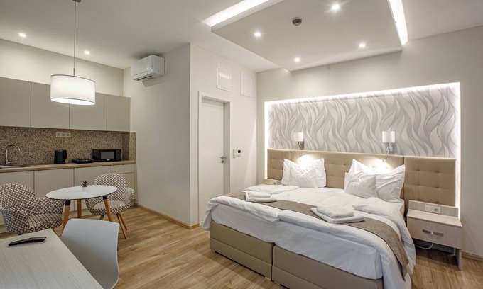 Corvin negyed Apartamento | Marbles Residence