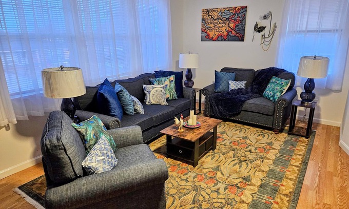 Arabi Apartamento | MARCH MADNESS DISCOUNTS! Email for info! LGBTQ Owned! Minutes from the Quarter!
