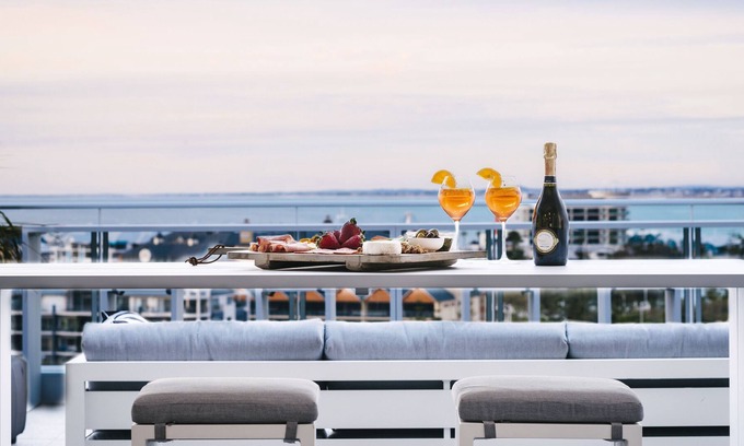 Mandurah Apartamento | Marco Polo - Exclusive Escapes. Luxury 3 bed penthouse on Mandurah foreshore with pool, spa & gym.