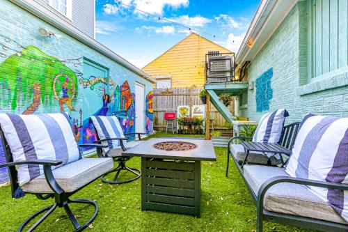 Mid-City Apartamento | Mardi Gras Patio 2BR 8mins to Canal St
