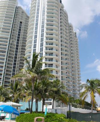 Sunny Isles Beach Apartamento | Marenas Resort PRIVATE UNIT daily refresh not included