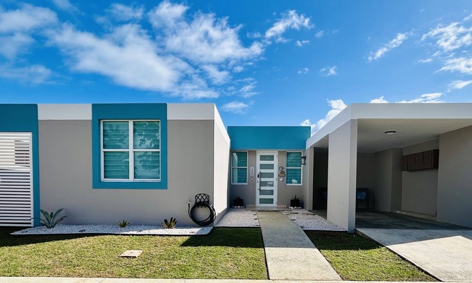 Naguabo Casa | Mares Tropical house near the seaside boardwalk of "El Malecon" of Naguabo
