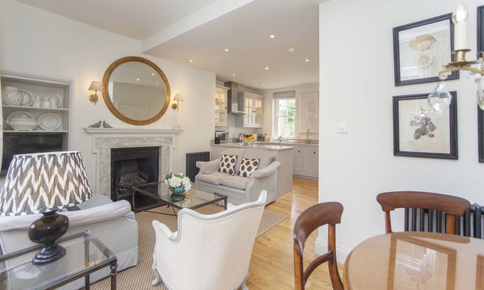 Upper Town Apartamento | Margaret's 1770 Townhouse - una casa georgiana con capacidad para 5 personas con 3 habitaciones