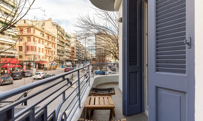 Thessaloniki City Centre Apartamento | Margarita by halu. 3-BD tropical house