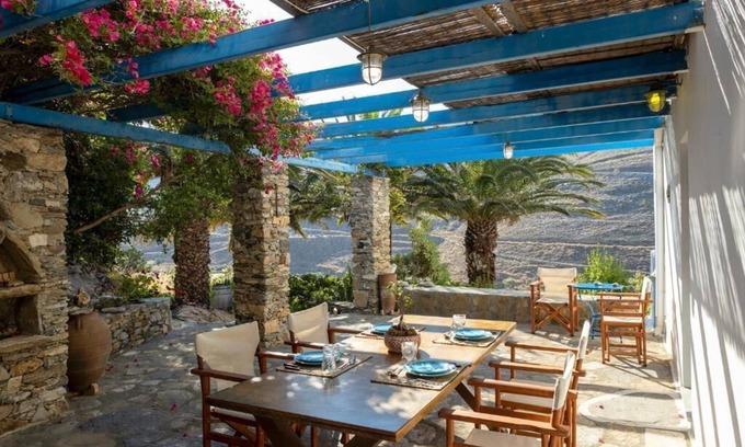 Serifos Casa | Margaritas Oasis