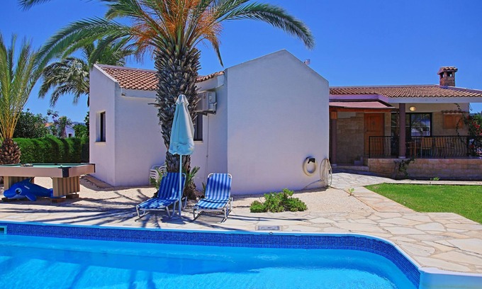 Latchi Villa | Maria Latchi: Villa privada con piscina sobre Latchi, vistas al mar, a pocos minutos de la playa