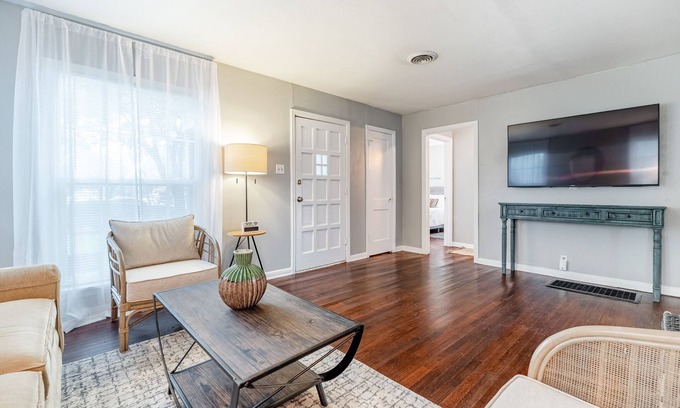 Original Town Casa | Maria's Cottage - Minutes from downtown Carrollton & Pet friendly
