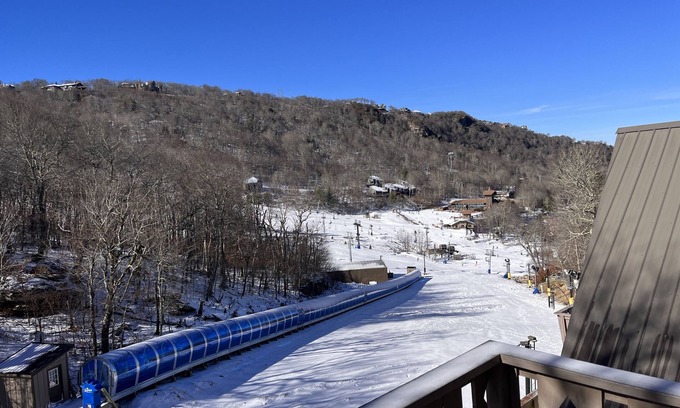 Beech Mountain Chalet De Esquí | Ski Chalet Condo en el PARQUE DE TERRENO DE SNOWBOARD de Beech Mountain Resort.