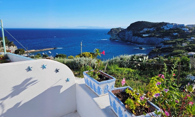 Le Forna Casa | Maridea Ponza - Acquamarina studio apartment, romantic retreat with sea view