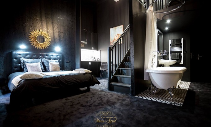 Nansouty-Saint-Genes Apartamento | Marie-Astrid's secrets, Love room suite