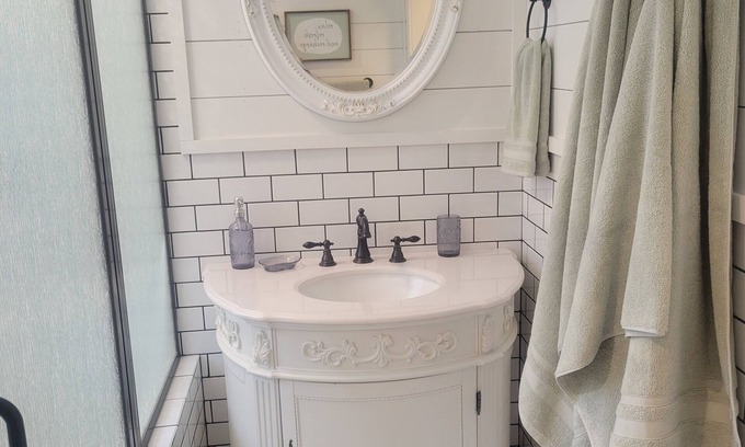 Paola Casa | Marie's Place, Cozy 2 bedroom house right off town square!