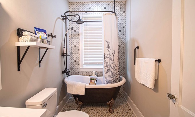 Marietta Apartamento | Marietta Square's Home Away!
