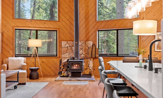 Arnold Casa | Marilyn Manor-Blue Lk Springs, Hot Tub, Game Rm