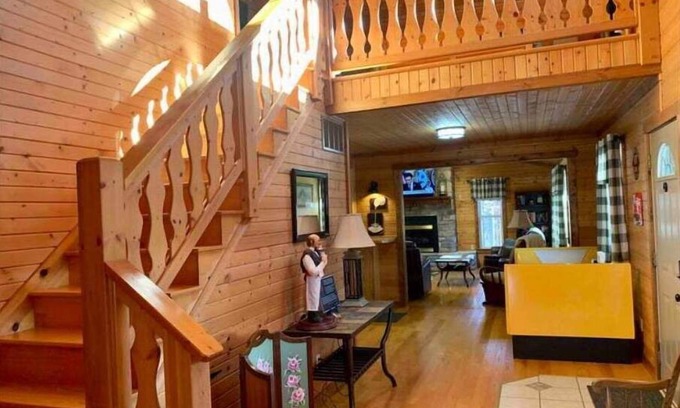 Avoca Casa | Marilyn's Cottage, Family Friendly, Park Setting, King Bed , Fire Pit, Pet Free