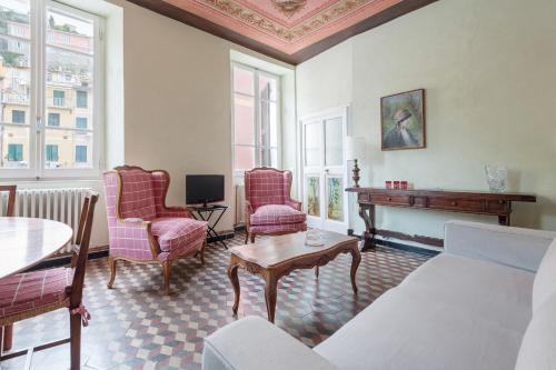 Vernazza Apartamento | "Marina Apartment" is Unique, Authentic, Beachfront, 2 Aircondo BDR , 2BHT, easy to Train or 300mt walk from Private Parking