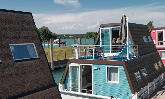 Lignano Sabbiadoro Alquiler De Eote | Marina Azzurra Resort Houseboat Lagoon für 6 Personen