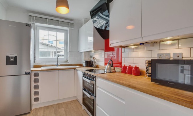 Seafront Apartamento | Marina Central - Two Bedroom Apartment, Sleeps 4