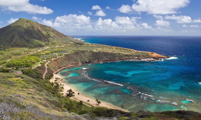 Portlock Casa | Marina Front Hawaii Kai Home con juguetes acuáticos y piscina azul Makapuu