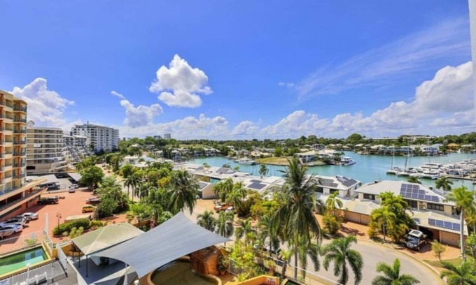 Cullen Bay Apartamento | Marina Magic | 2 Bed, 2 Bath apt | Stunning Views