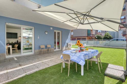 Borghetto Santo Spirito Apartamento | Marina Resort - Pool And Parking LUX - Happy Rentals