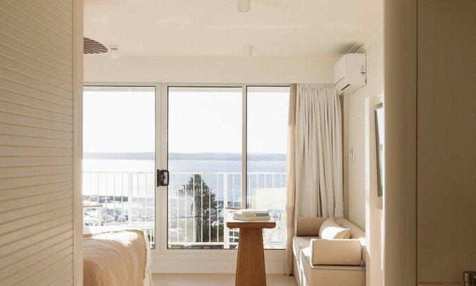 Nelson Bay Hotel | Marina Resort