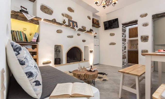 Koronos Casa | Marina's traditional stone house