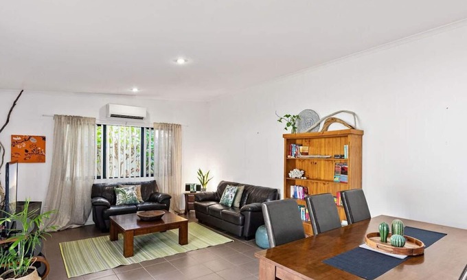 Exmouth Casa | Marina Townhouse with Jetty