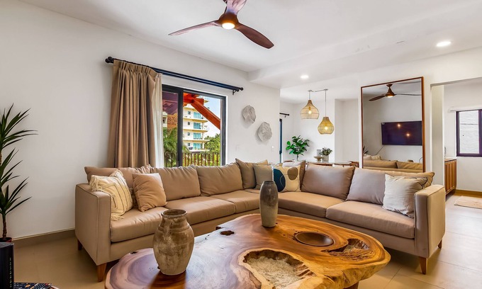 Marina Vallarta Apartamento | Marina Vallarta apt with golf course view & on-site pool - near beach/shops
