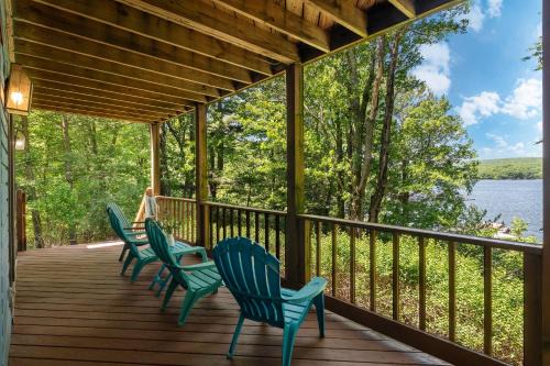 Greentown Casa | Marina Village by AvantStay Walk to Lake Marina Balcony Patio
