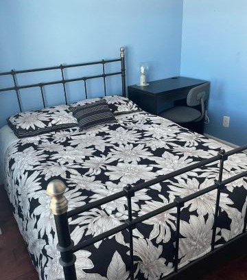 Marpole Apartamento | Marine Dr Station Room in a House
