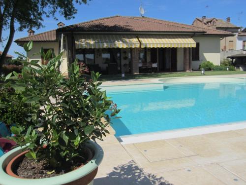 Cornale e Bastida Cama Y Desayuno | Marinella B&B