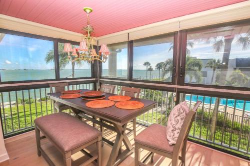Sanibel Casa | Mariner Pointe #542