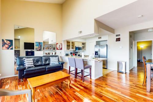 El Lago Apartamento | Mariner Village 307