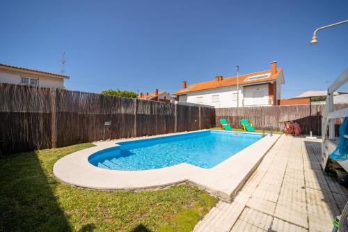 Marinhas Casa | Marinhas Esposende - Moradia V4 com piscina junto à praia by House and People