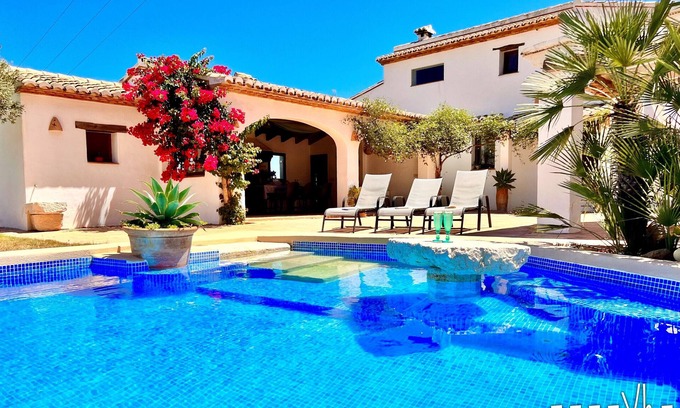 Fustera Villa | MARIPOSA- Acogedora casa de campo con piscina y vistas a la montaña