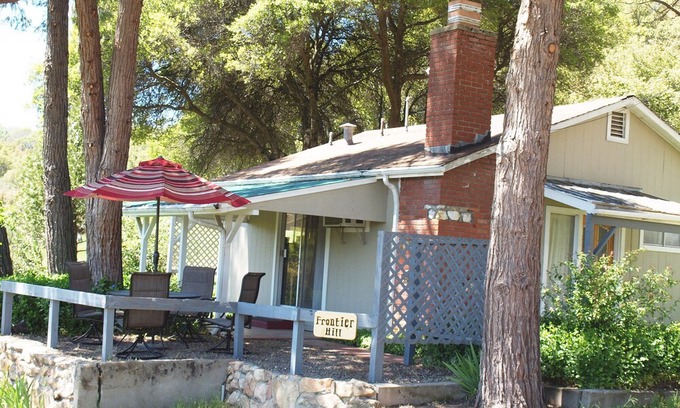 Mariposa Cabaña | Mariposa Yosemite Cute 2 bed refurbished cottage on large lot adjacent to winery