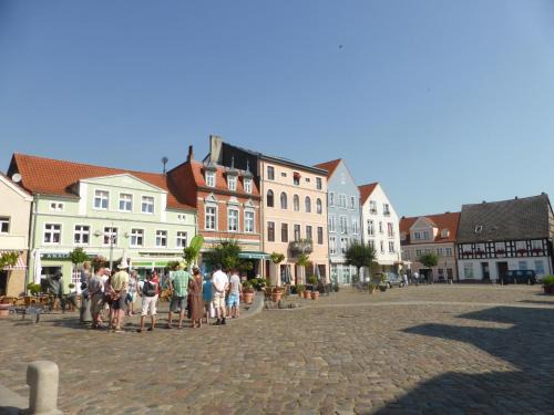 Ueckermuende Apartamento | Maritimes Apartm im Yachthafen der Lagunenstadt Ueckermünde