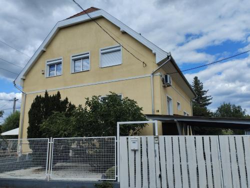 Rakoscsaba-Ujtelep Casa | Mark's House