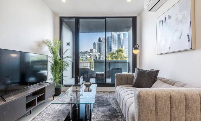 West Melbourne Apartamento | Marker | Modern Vintage Pad Near Factory Outlets