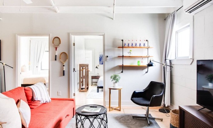 East Market District Apartamento | Market #8 · Stellar Suites | The Sunset Suite | NuLu | Bikes