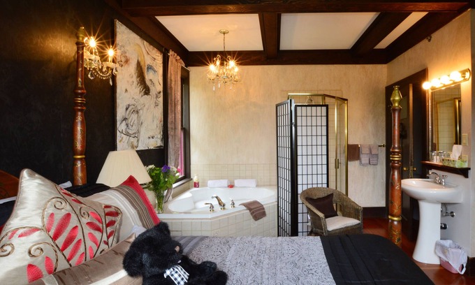 James Bay Casa | Marketa's Bed & Breakfast