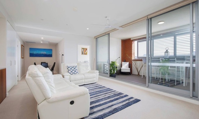 Newcastle West Apartamento | Marketown Maiden Inner city meets Beachside Vibes