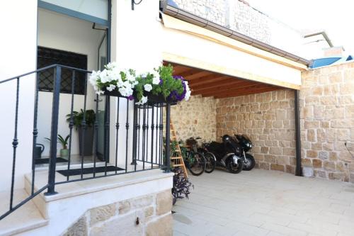 Sinj Casa | Marko&Luka